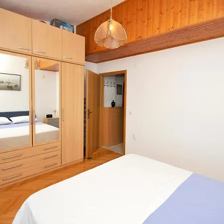 Elena Apartmán